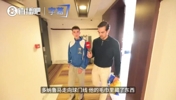 多纳鲁马傻眼了！球童自述潜伏毛巾旁顺走纸条，安保人员莫名背锅